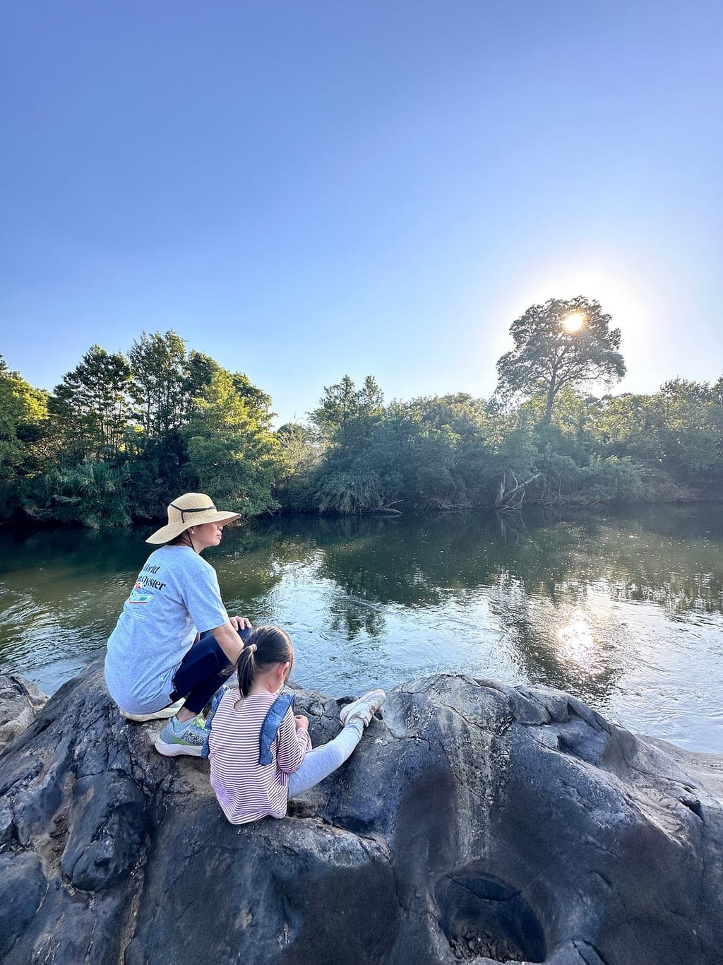 A guest enjoys the scenery along the Blyde River.