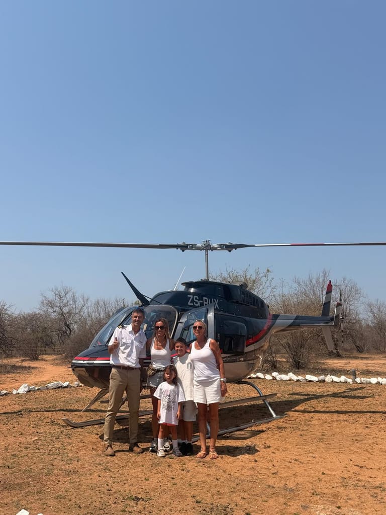 A helicopter arrives at Oase by 7 Star Lodges.
